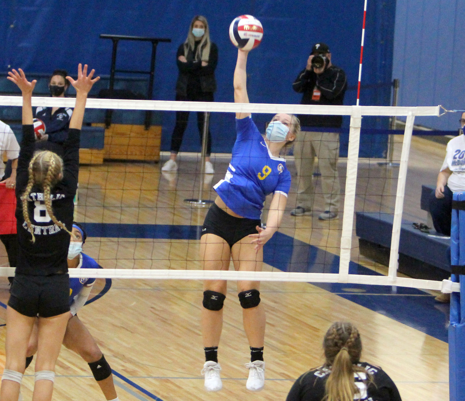 McDonell volleyball vs Catholic Central at Division 4 state championship 11-7-20